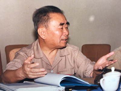 庄国华1987.9上海市交通运输局解放7A141系列东风EQ140系列液罐半挂汽车列车鉴定会.jpg