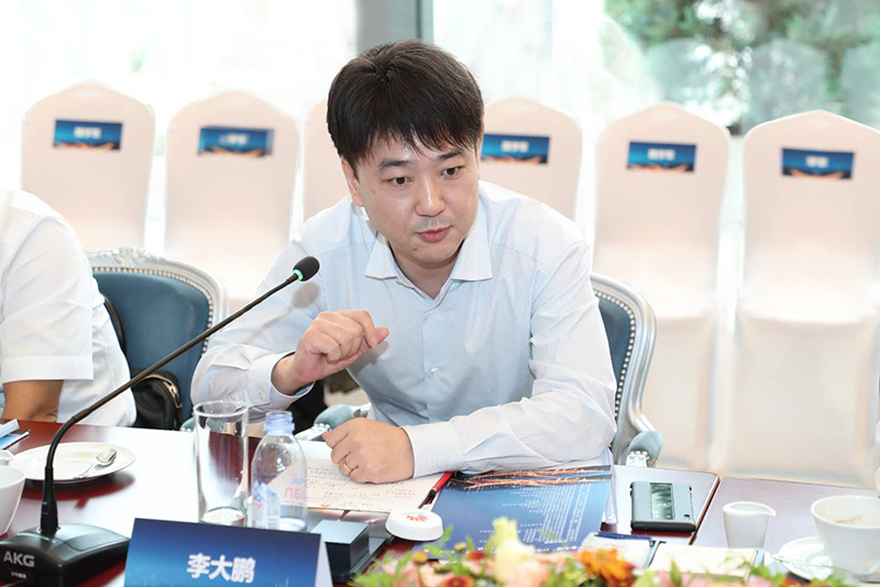 1722409404539935TuTc.jpg 集团总裁李大鹏参与圆桌对话.jpg