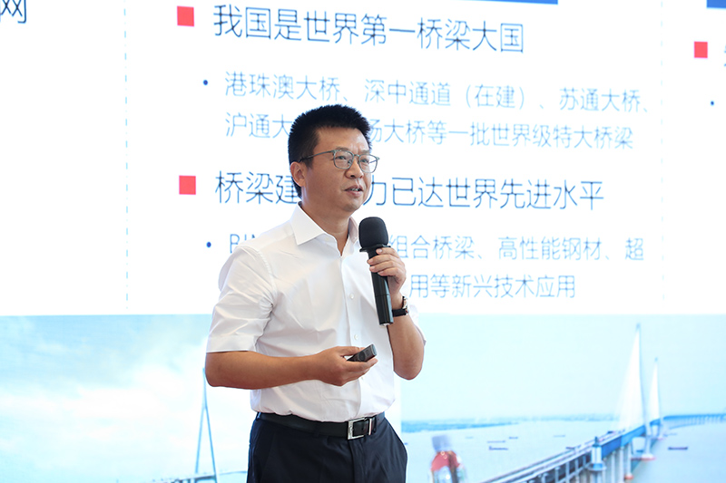 1722409414172799bbkb.jpg 集团副总裁凌晨作主题发言.jpg